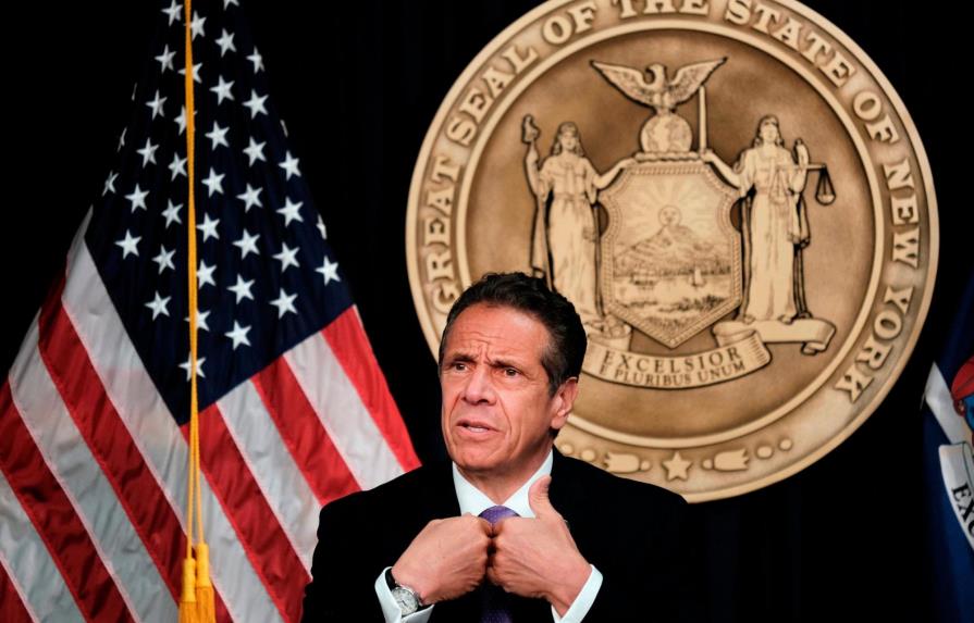 El gobernador de Nueva York afronta investigación criminal y resta apoyos