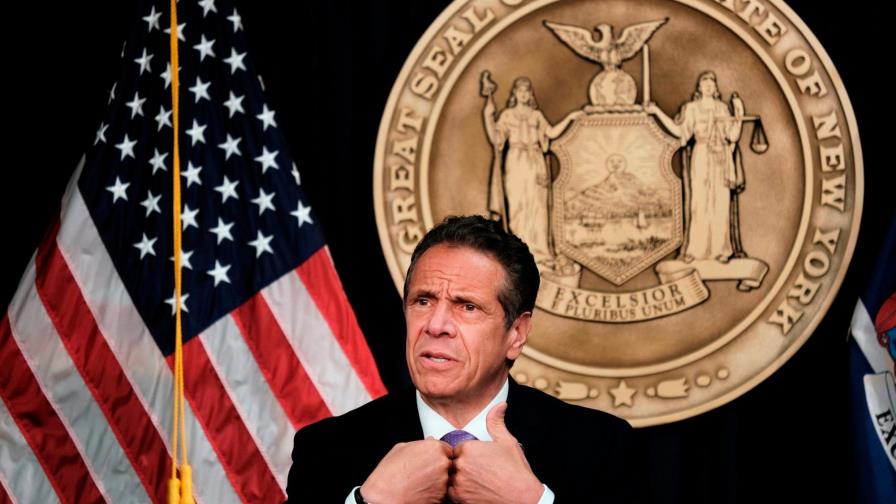 El gobernador de Nueva York afronta investigación criminal y resta apoyos