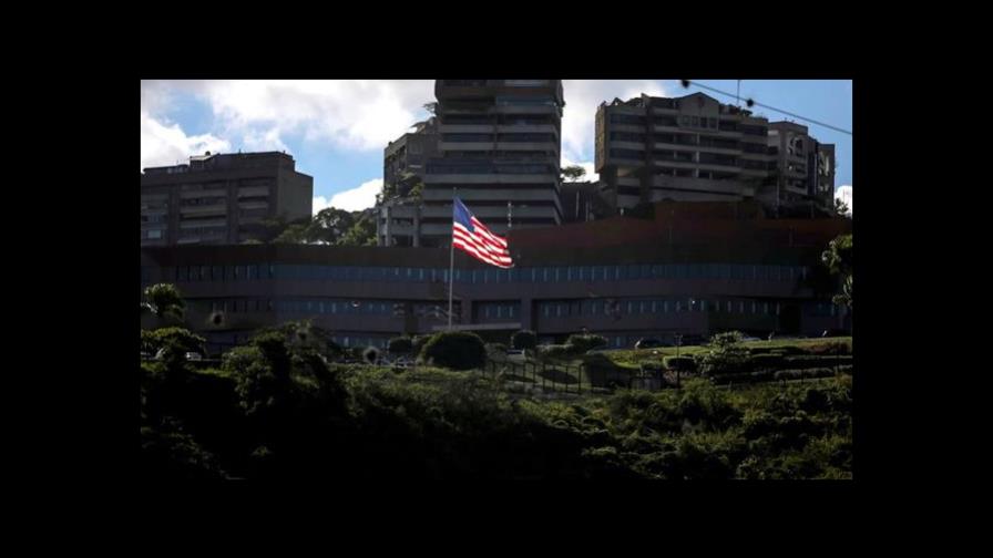 El Gobierno de Estados Unidos evacúa de Venezuela a su personal no esencial