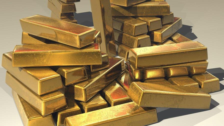 La onza de oro pulveriza máximos históricos y cotiza a 2,035 dólares La onza de oro pulveriza máximos históricos y cotiza a 2,035 dólares