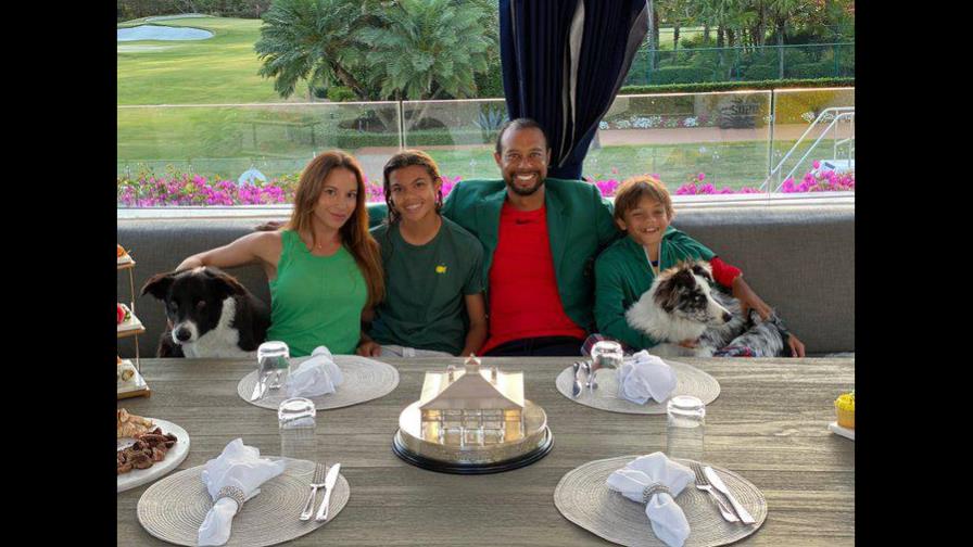 Tiger Woods celebra la cena de campeones del Másters al estilo cuarentena