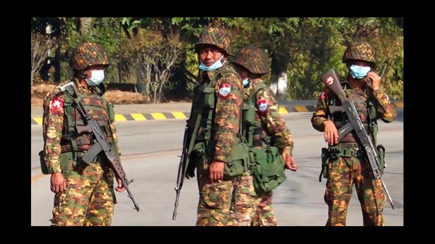 ¡Insólito! Grabó una clase de aerobics en pleno golpe en Myanmar