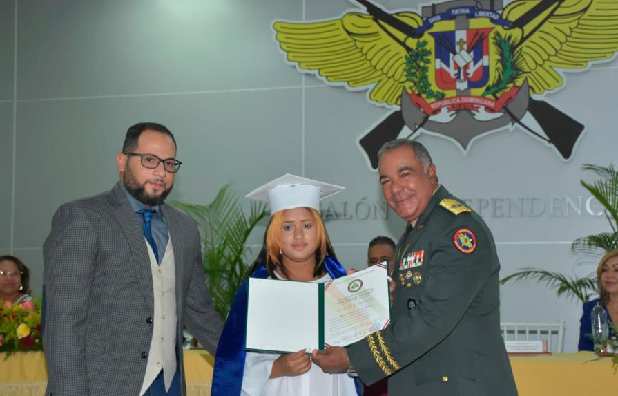 Centro educativo militar San Miguel Arcángel gradúa 435 jóvenes