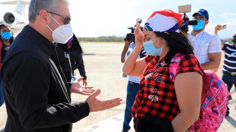Gonzalo trae desde Chile a dominicana que tiene cáncer y pedía no dejarla morir