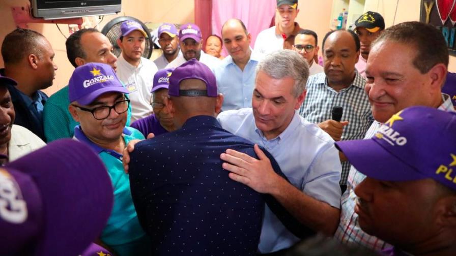 Gonzalo Castillo promete combatir inseguridad durante recorrido por la capital Gonzalo Castillo promete combatir inseguridad durante recorrido por la capital