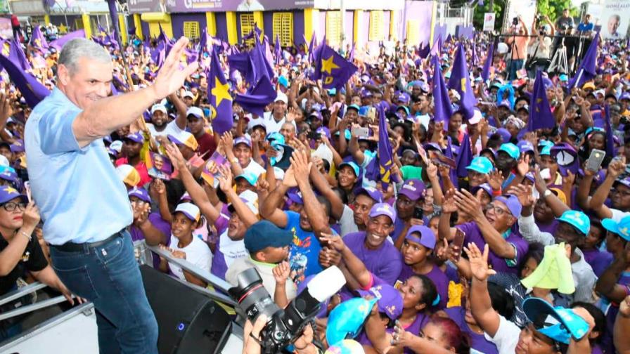 Gonzalo acude a Bahoruco y promete impulsar esa provincia