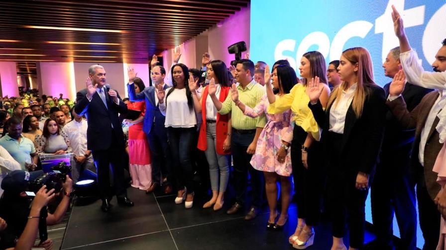Gonzalo retoma actividades políticas; juramenta personas y movimientos