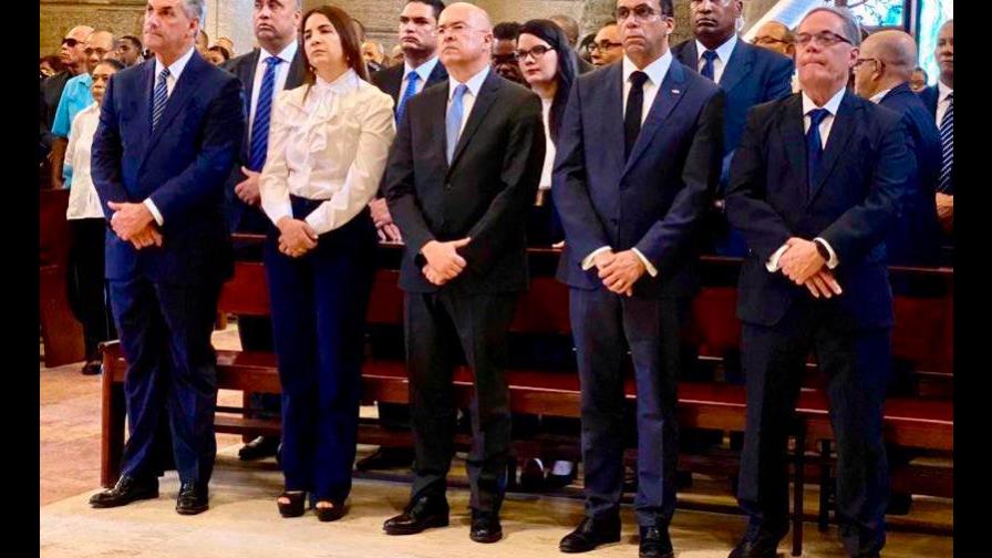 Gonzalo acude a la Basílica a “venerar” a la Virgen de la Altagracia