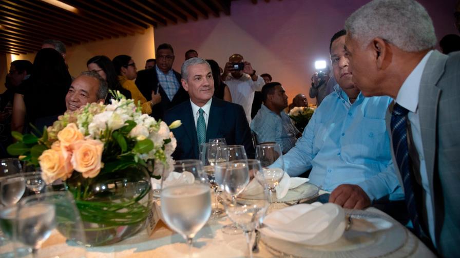 Gonzalo Castillo acepta el acuerdo para elegir entre 7 precandidatos