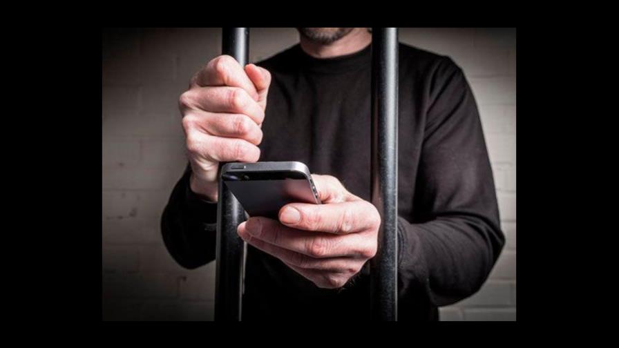 Recluso de Florida graba golpiza con celular contrabandeado