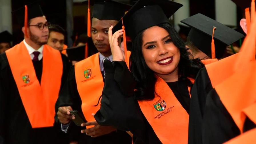 Universidad Católica Santo Domingo gradúa a 500 nuevos profesionales