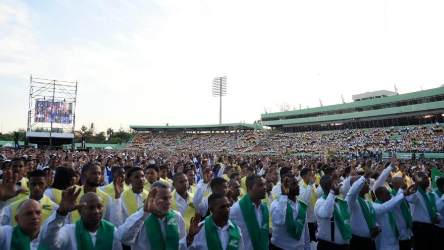Infotep inviste a 40 mil técnicos y maestros en su quinta graduación nacional Infotep inviste a 40 mil técnicos y maestros en su quinta graduación nacional