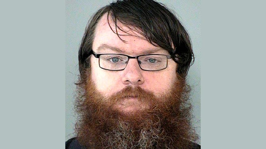 Hombre en Texas es acusado de torturar y matar a sus 4 gatos