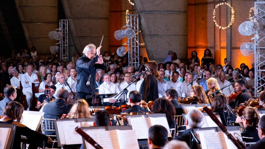Gala Navideña de Villancicos en la Basílica de Higüey con video Mapping Gala Navideña de Villancicos en la Basílica de Higüey con video Mapping