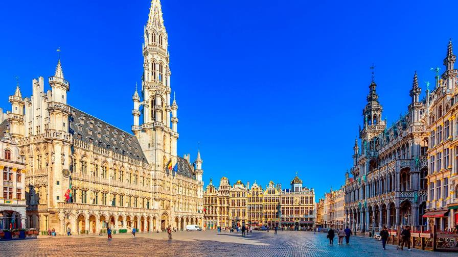 Bruselas empeora previsiones económicas en 2021, pero las mejora para 2022