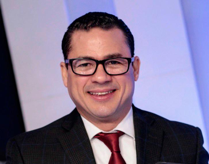   Por el Partido de la Liberación Dominicana (PLD), compite el comunicador,  Graymer Méndez del Show del Mediodía.