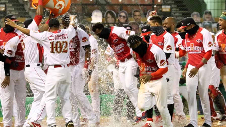 Jonrón de Polanco después de dos outs en el décimo apaga a las Estrellas