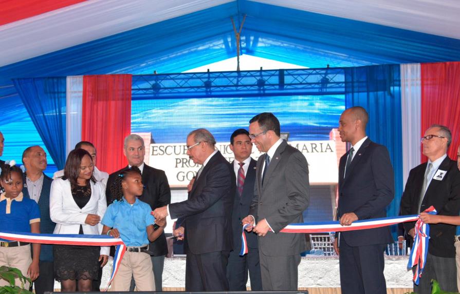 Presidente Medina entrega en Villa Altagracia moderno plantel escolar