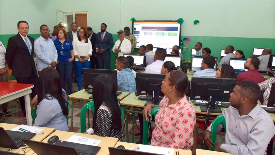 Ministro de Educación califica de “insensatez” paro de docencia convocado por ADP Ministro de Educación califica de “insensatez” paro de docencia convocado por ADP