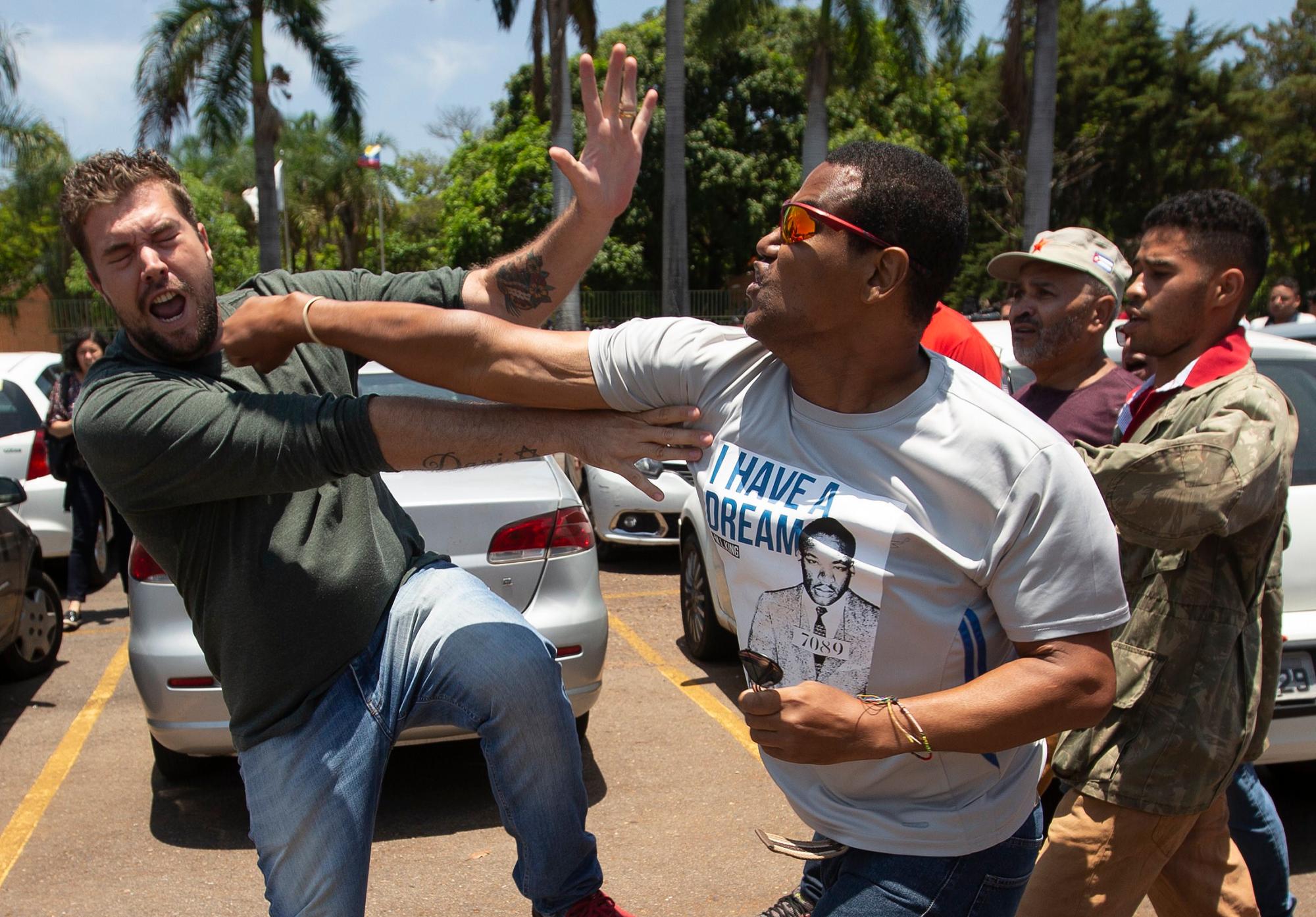 Enfrentamiento durante la toma de control.