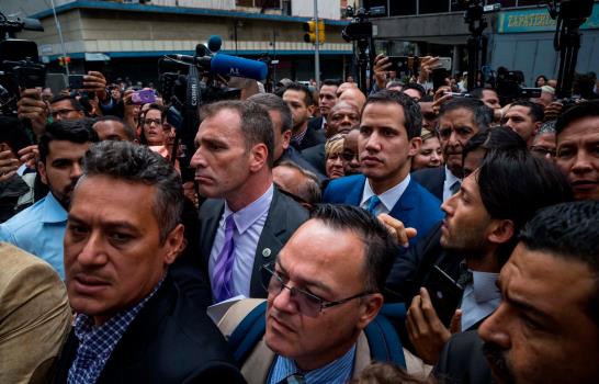 Chavismo elige nuevo presidente del Parlamento mientras Guaidó era retenido por policías 
