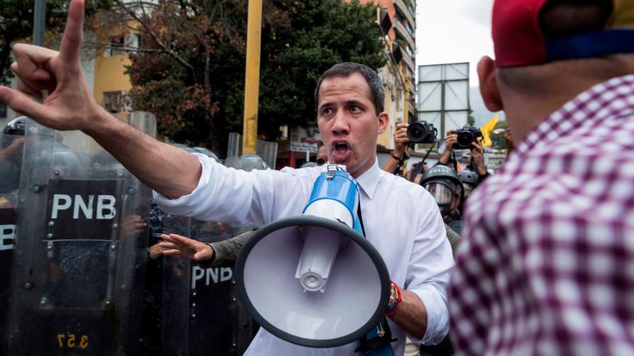 Guaidó califica de propaganda envío de combustible iraní a Venezuela
