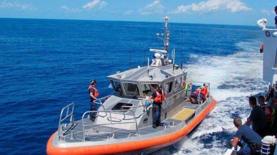 Guardia Costera repatría a 26 dominicanos detenidos en el pasaje de Mona