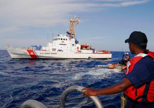 Guardia Costera de Puerto Rico rescata a un dominicano en el mar Caribe