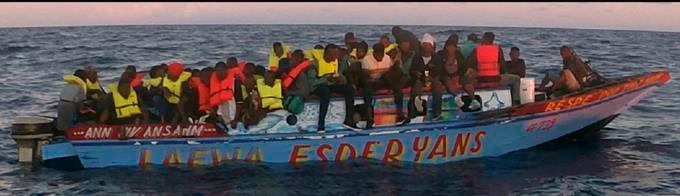 Guardia Costera de EEUU intercepta a 110 migrantes de Haití cerca de las costas del país caribeño