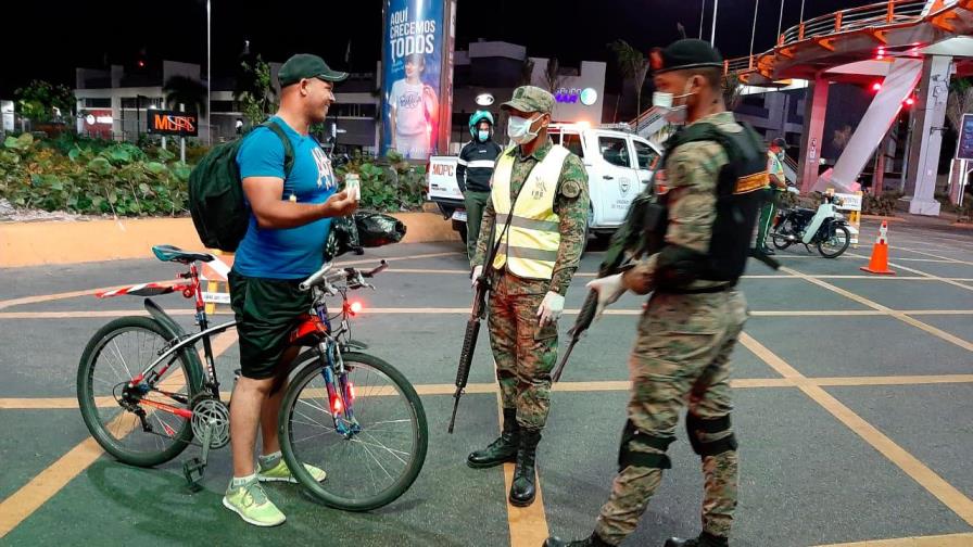 FFAA y PN apresan 831 ciudadanos en segundo día del toque de queda