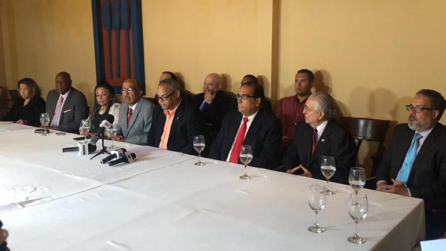 Coalición para la Defensa de la Constitución exige retirar militares y policías del Congreso