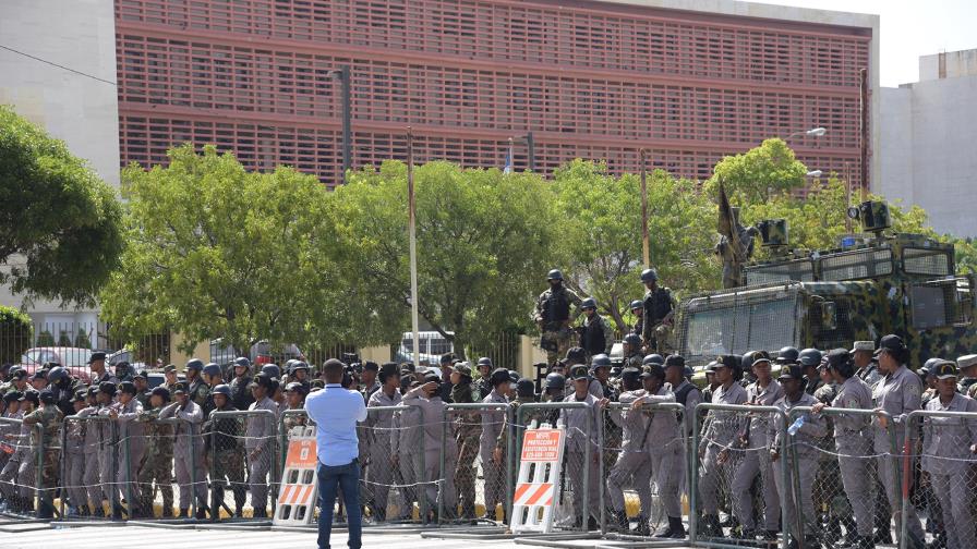 Diputados demandan al presidente Medina retiro “inmediato” de tropas