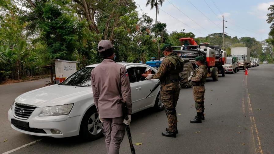 Ponen puntos de chequeo en las entradas y salidas de San Francisco Macorís para evitar propagación de COVID-19 Ponen puntos de chequeo en las entradas y salidas de San Francisco Macorís para evitar propagación de COVID-19