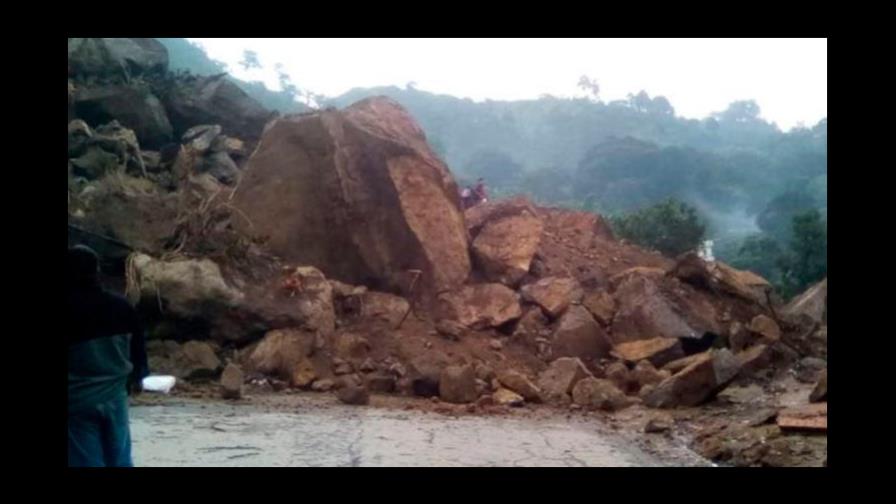 Mueren 3 hermanos y su padre por un derrumbe de tierra en Guatemala