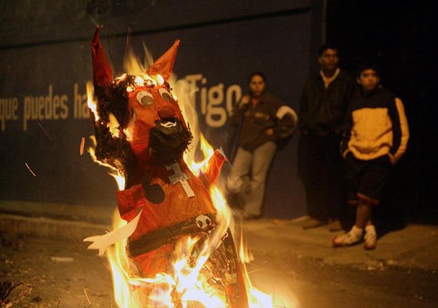 Guatemala “quema al diablo” para limpiar su espirítu