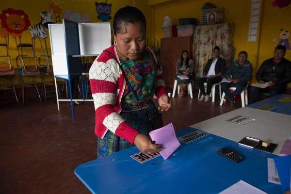 Guatemala empieza a contar  los votos tras elección presidencial
