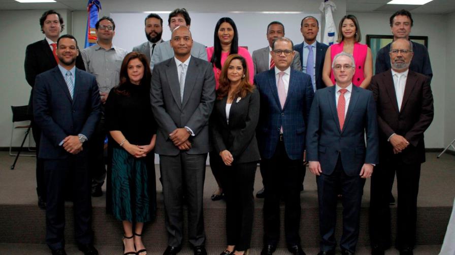 Indotel y  Adora buscan ordenar  espectro de telecomunicaciones