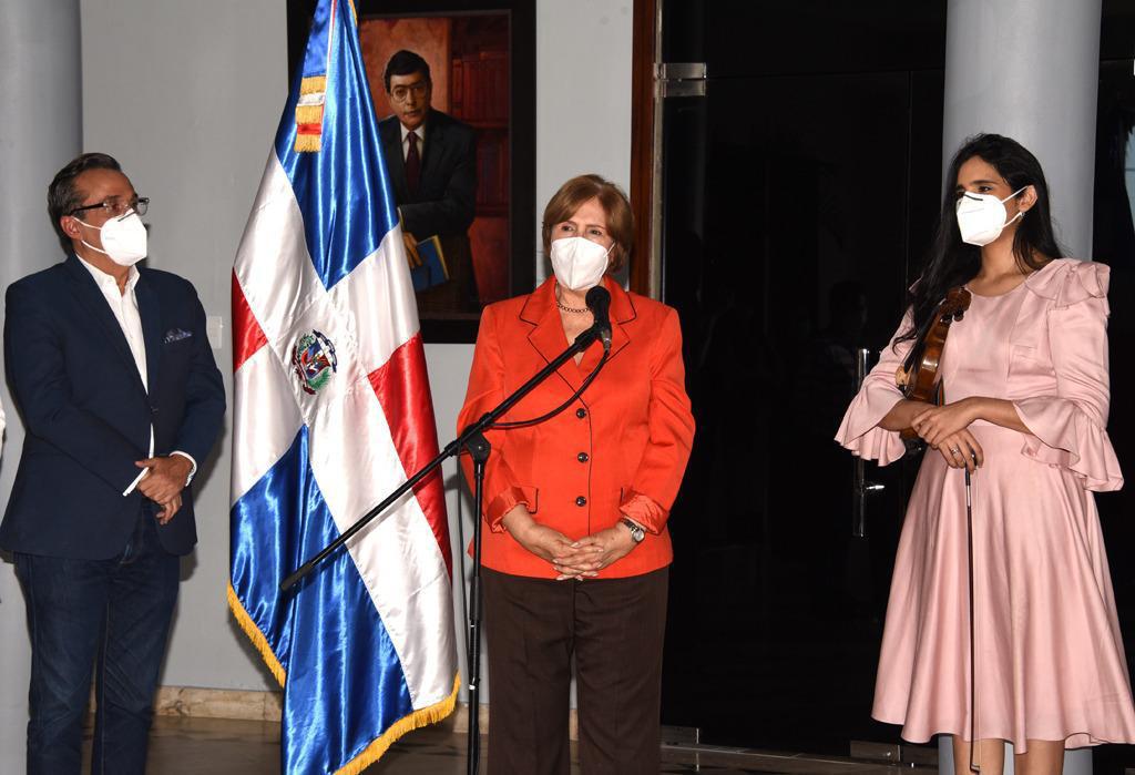Guillermo Cordero, Carmen Heredia y Aisha Syed