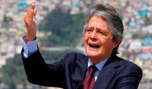 Lasso advierte que “empuñará la Constitución” para enfrentar a “golpistas”