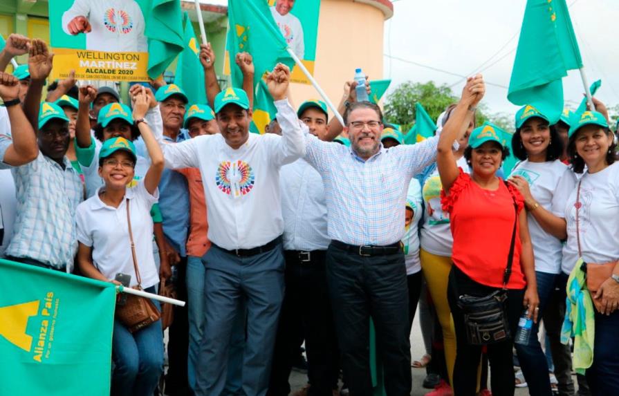 Guillermo Moreno encabeza recorrido con candidatos municipales en San Cristóbal.