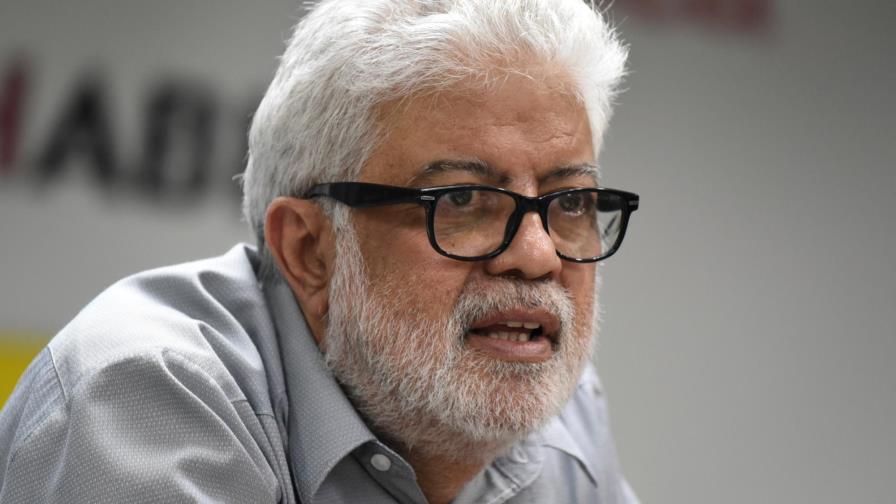 Guillermo Piña-Contreras: “Yo quise  contar en la novela el reinado de Angelita Trujillo” 