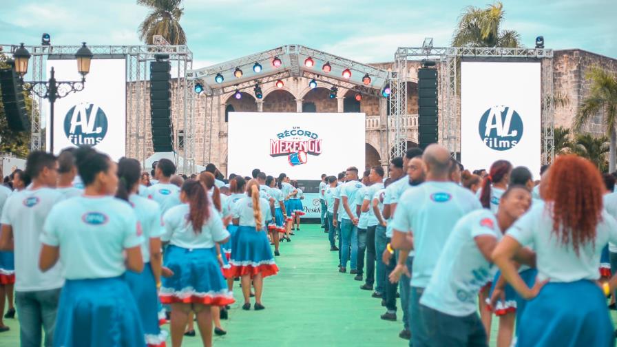 Guinness World Record celebra conquista dominicana al reunir a 422 parejas bailando merengue Guinness World Record celebra conquista dominicana al reunir a 422 parejas bailando merengue
