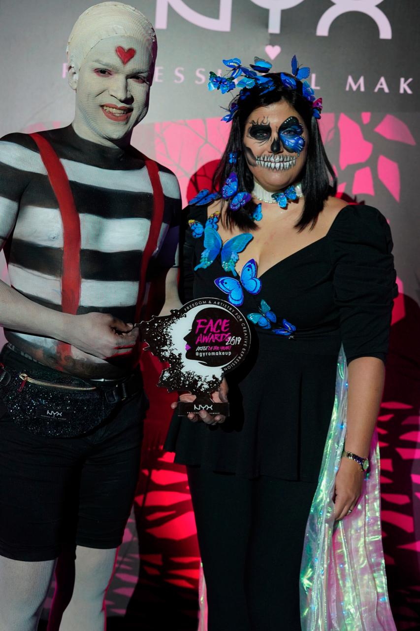 Gyro Rodríguez (Ganador Face Awards 2019) y Paola Fabián (Gerente de Marca NYX).