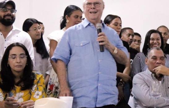 Los precandidatos se lanzan a las calles en busca de votos