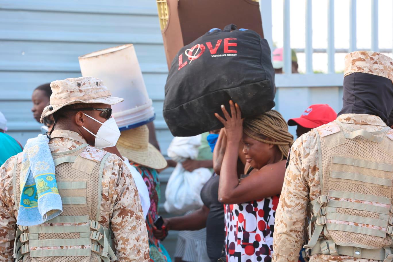 En el mercado binacional de Dajabón se comercializa ropa, calzado, electrodomésticos, muebles, sartenes y calderos.