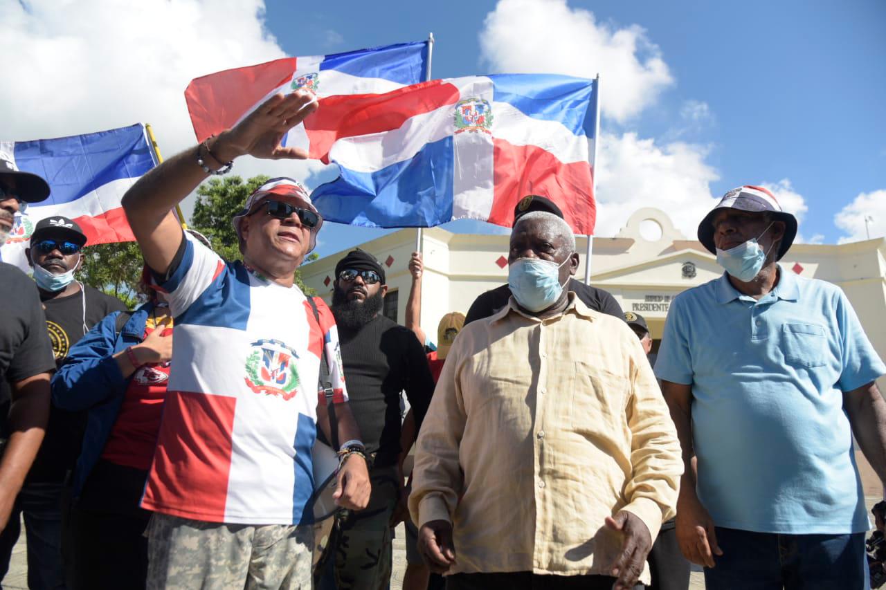  Hoy no puede pisar un haitiano aquí”, afirmó Manny Solano. 