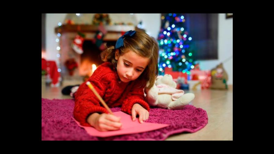 Niña de diez años asombra a la Red con su ambiciosa lista navideña