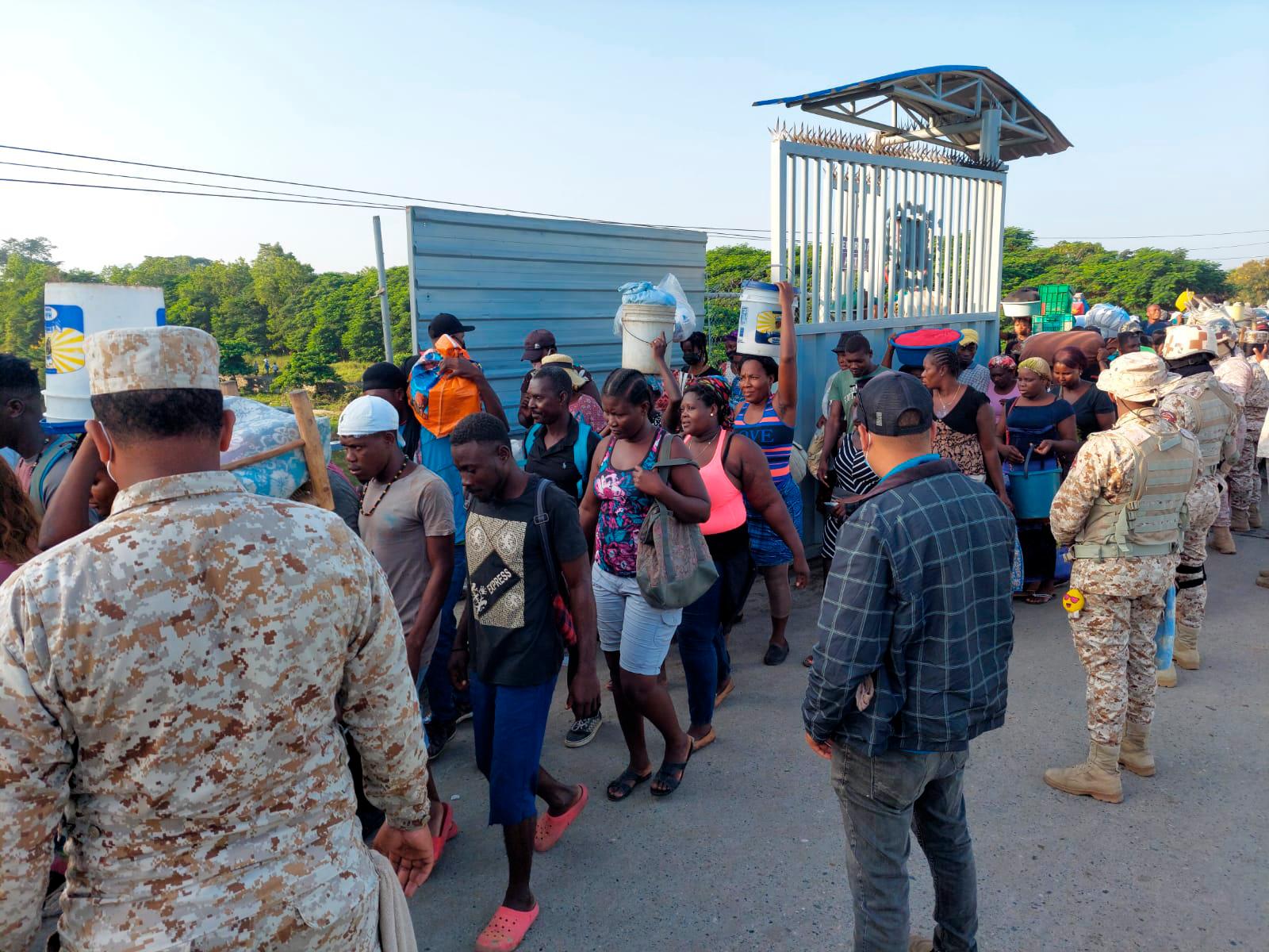 A las 8:00 de la mañana los miembros del Cuerpo Especializado de Seguridad Fronteriza Terrestre (Cesfront) dieron paso. 