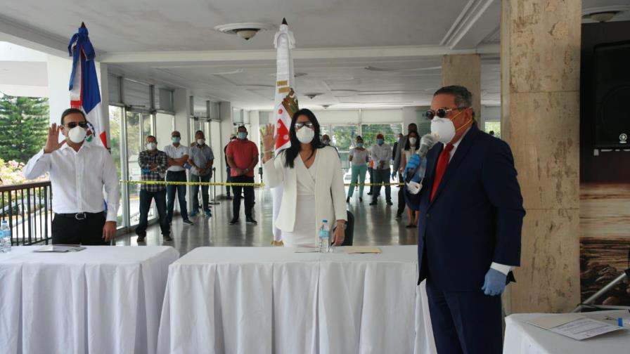 Abel Martínez asume para segundo periodo como alcalde de Santiago 