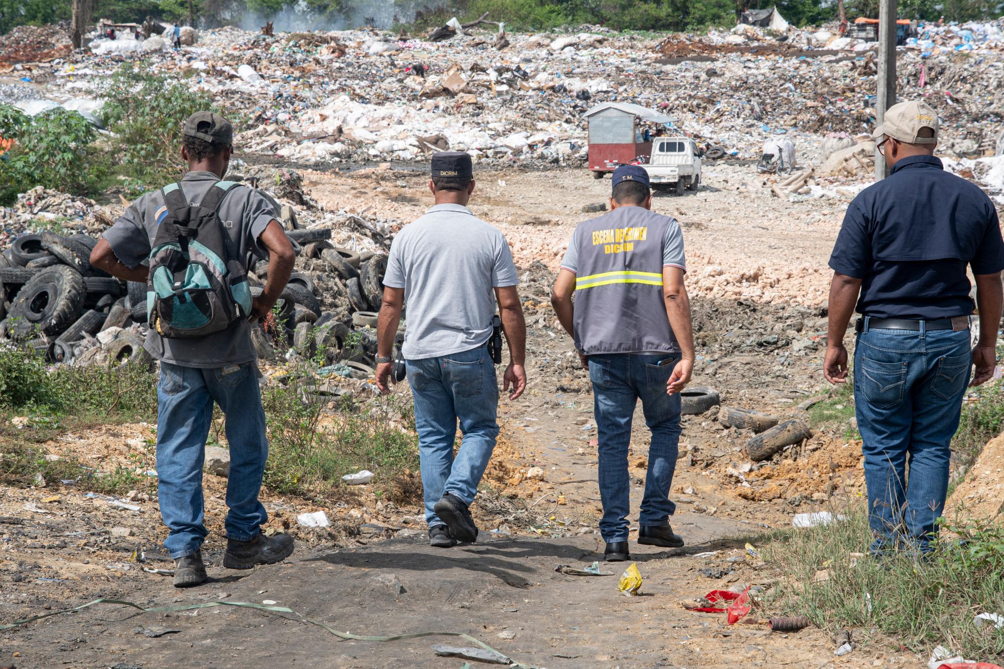 Miembros del Dicrim realizan las investigaciones de lugar.